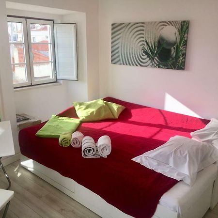 Pequeno Hostel Studio Lisbon Exterior photo