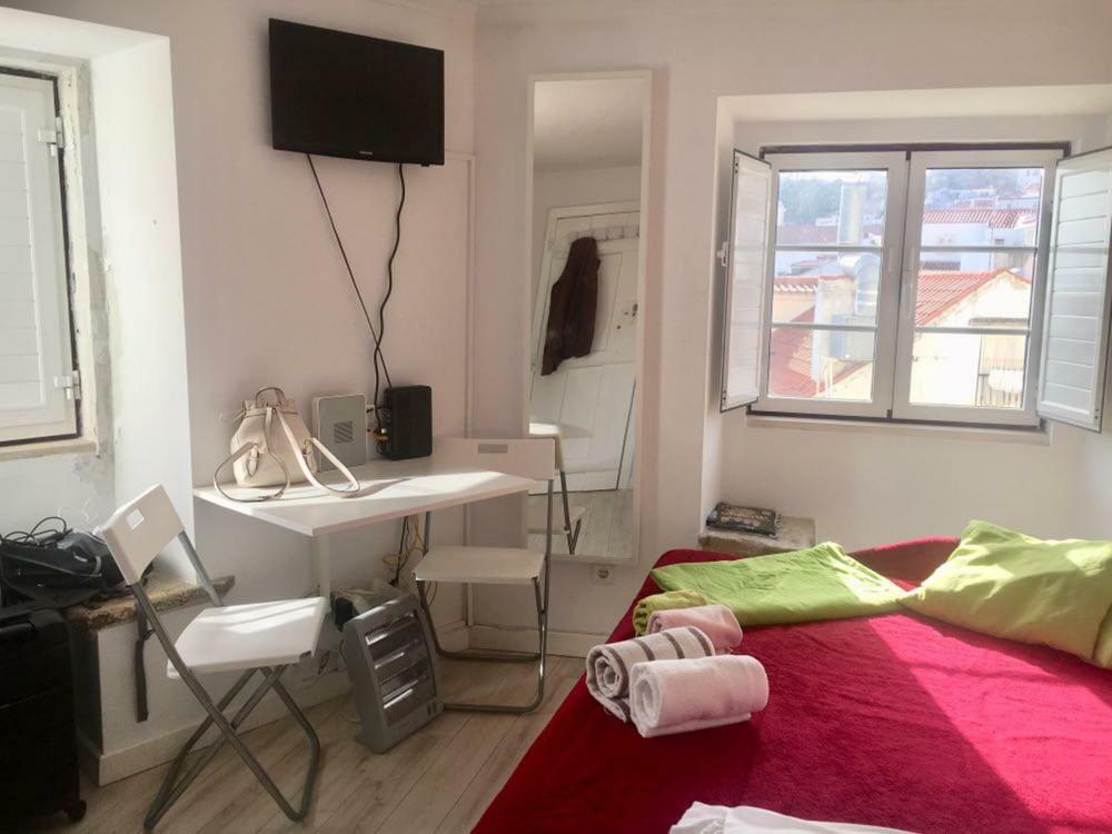 Pequeno Hostel Studio Lisbon Exterior photo